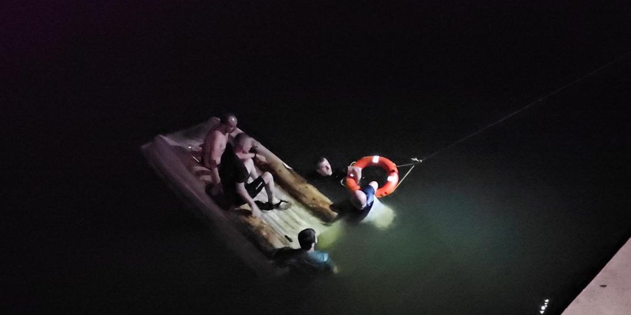 Meriç Nehri'nde Tekneleri Alabora Olan 5 Arkadaşı Ekipler Kurtardı