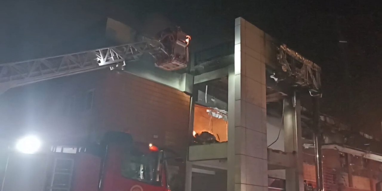 Sakarya'da Kozmetik Fabrikasında Yangın (2)