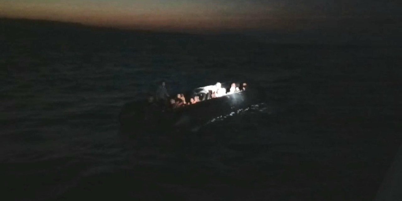 İzmir'de 88 Kaçak Göçmen Yakalandı, 15 Kaçak Göçmen Kurtarıldı