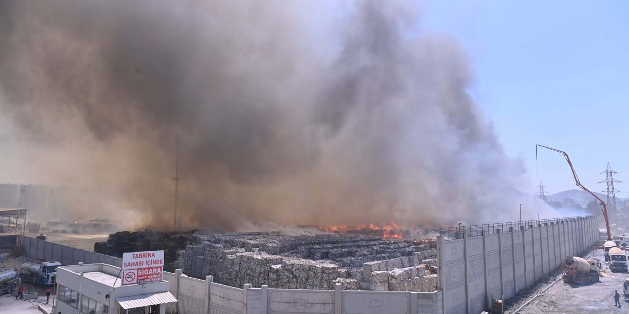 Aydın'da Kağıt Fabrikasındaki Yangın 3'üncü Gününde (2)