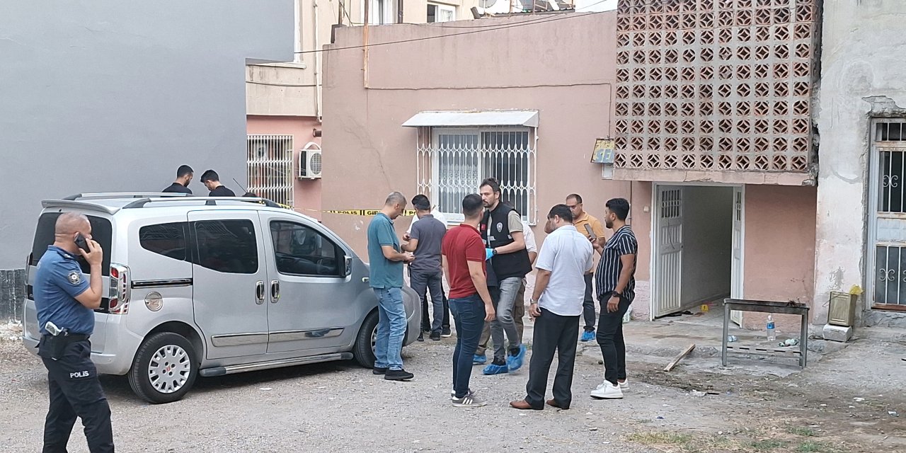 Aile Yemeğinde Ağabeyini, Annesini, Yengesini Ve 2 Yeğenini Tabancayla Vurup, İntihara Kalkıştı: 1 Ölü, 5 Yaralı