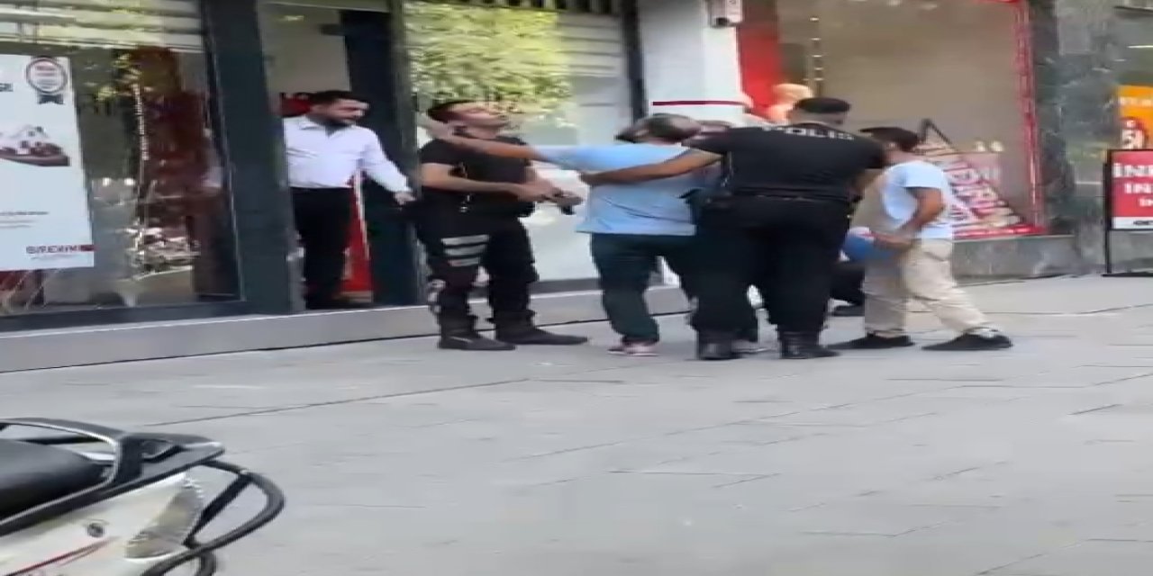 Mağdur Edildiği İddiasıyla, Tüfekle İş Yerini Bastı