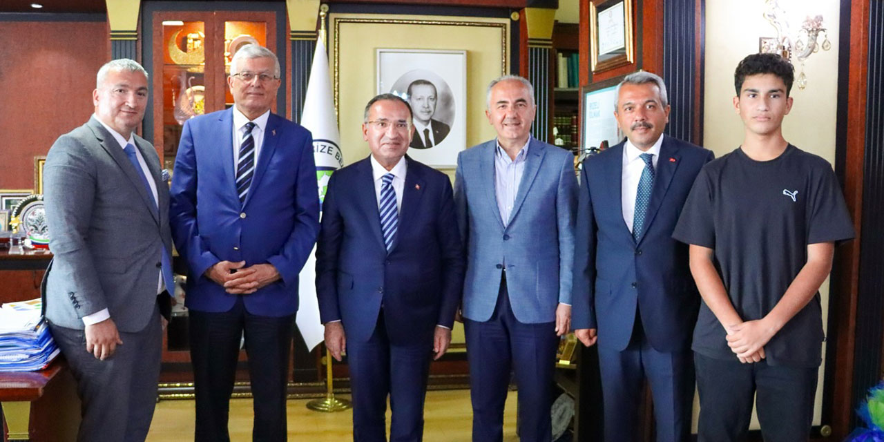 Eski Adalet Bakanı ve TBMM Başkanvekili Bekir Bozdağ Rize’de