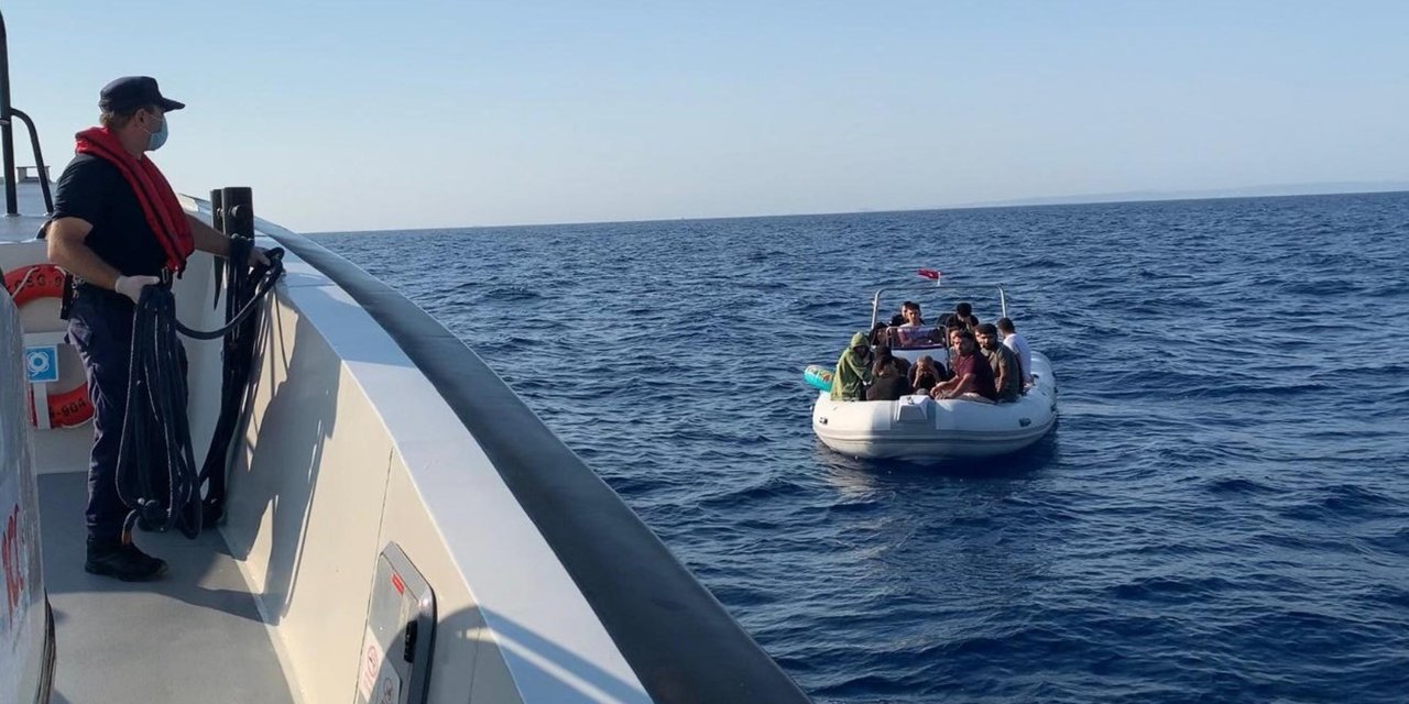 Marmaris'de 74 Düzensiz Göçmen Kurtarıldı, 20 Düzensiz Göçmen Yakalandı