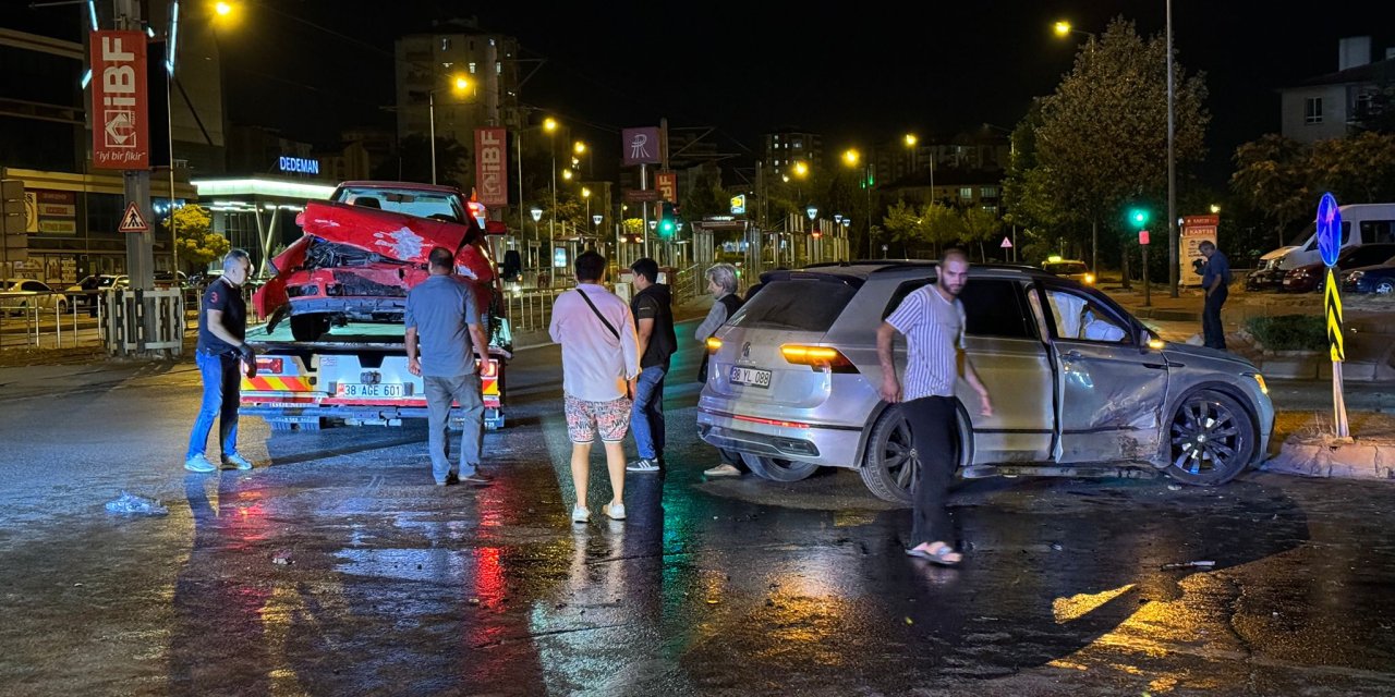 Kayseri’de Cip İle Otomobil Çarpıştı: 4 Yaralı