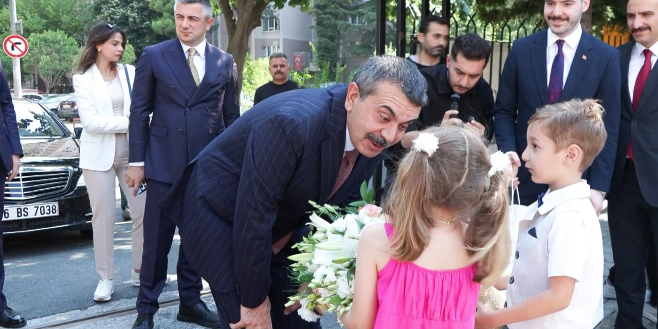 İstanbul - Bakan Tekin Yaz Okulu Öğrencileriyle Biraraya Geldi