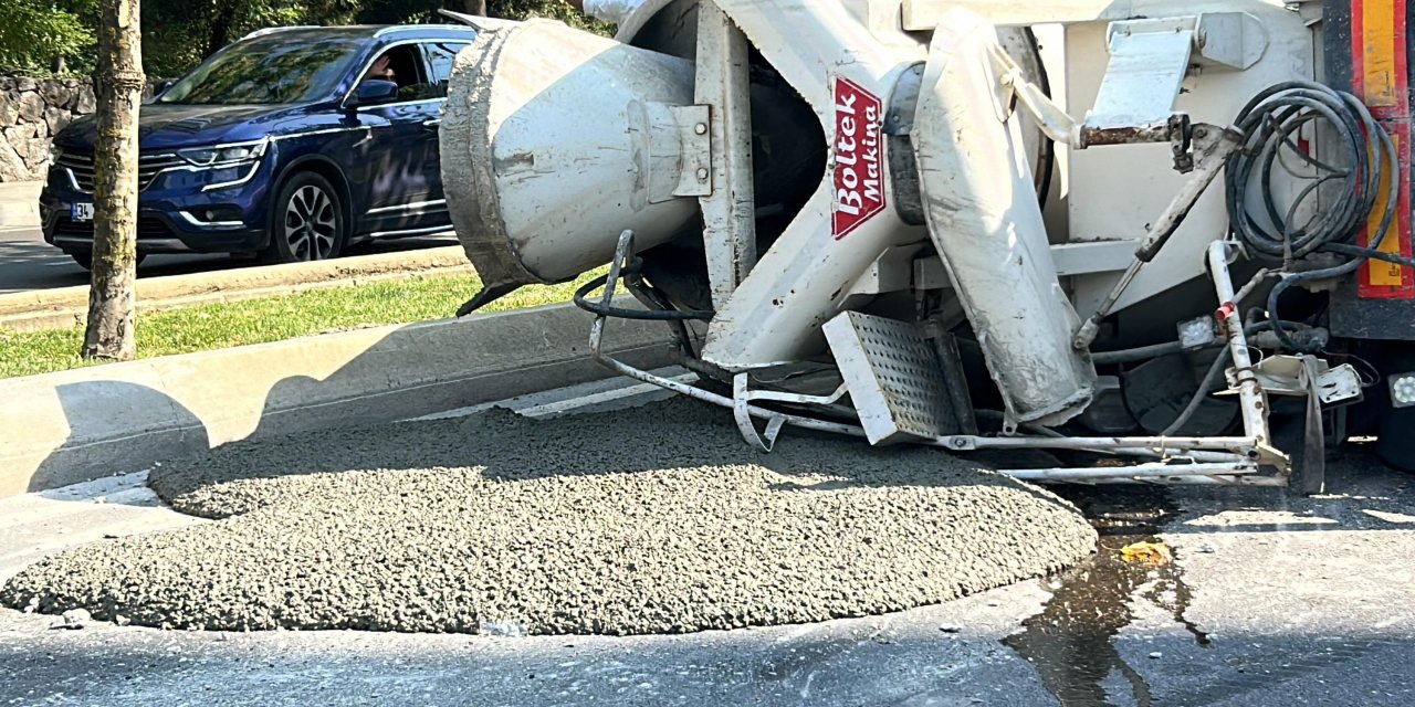 İstanbul- Kartal'da Beton Mikseri Devrildi 1 Yaralı