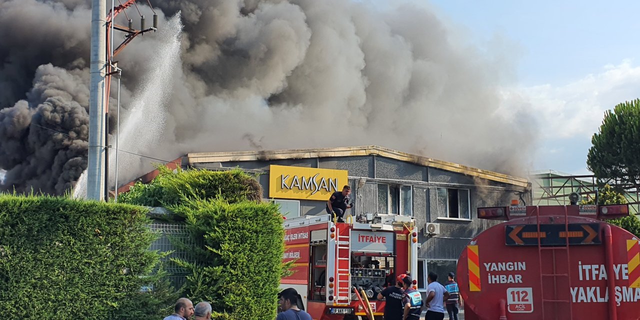 İnegöl’de Sandalye Fabrikasında Yangın