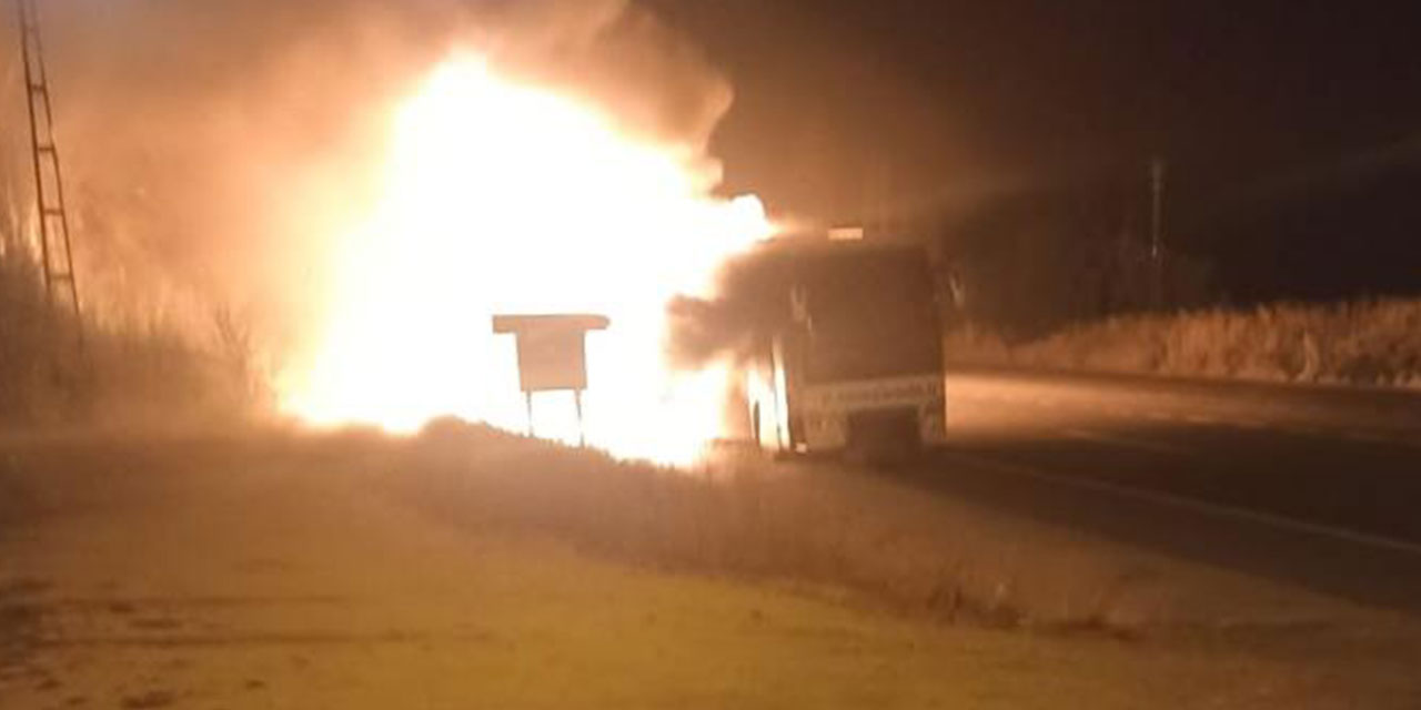 Trabzon yolcu otobüsü alev alev yandı