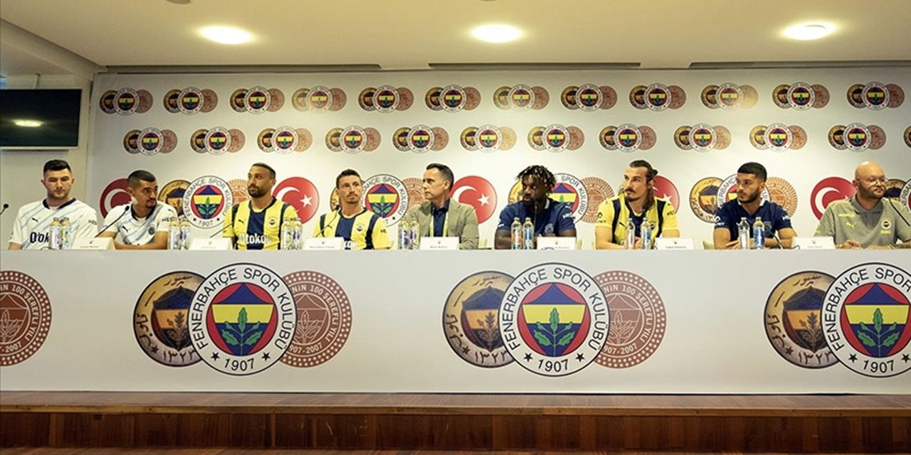 Fenerbahçe'de 5'i yeni transfer, 7 futbolcu için imza töreni düzenlendi