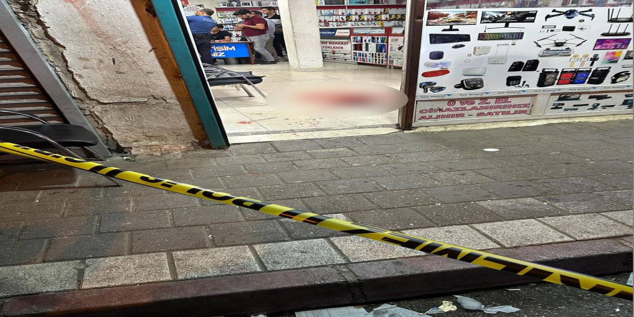 Çift Tabancalı Saldırgan, Kaldırımda Telefonla Konuşan Kişiyi Öldürdü