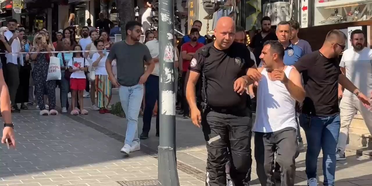 İstanbul - Avcılar'da Baygınlık Geçiren Simitçi 'Bir Şeyi Yok' Sözüne Kızıp İntihara Kalkıştı