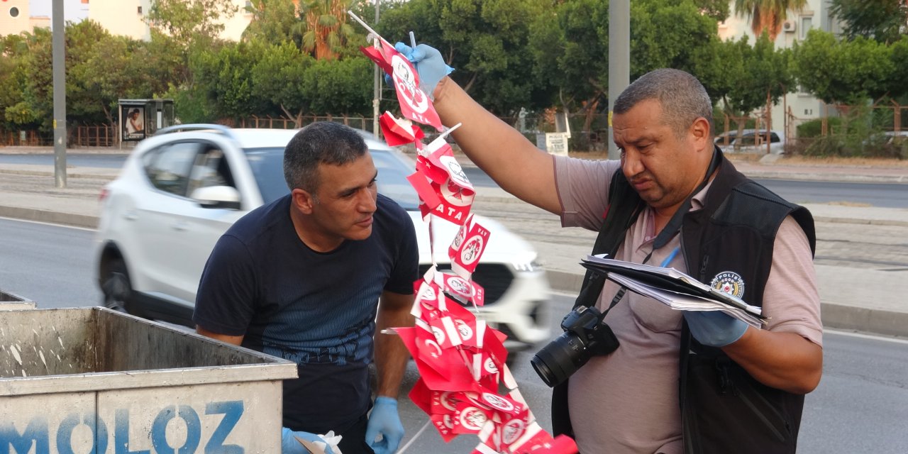 Çöp Konteynerinde Türk Bayrağını Görünce Polise Haber Verdi