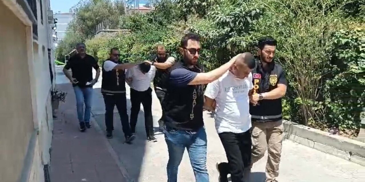 Kan Davası Nedeniyle Gaziantep'ten İzmir'e Gelen Çifti Öldüren 2 Zanlı Tutuklandı