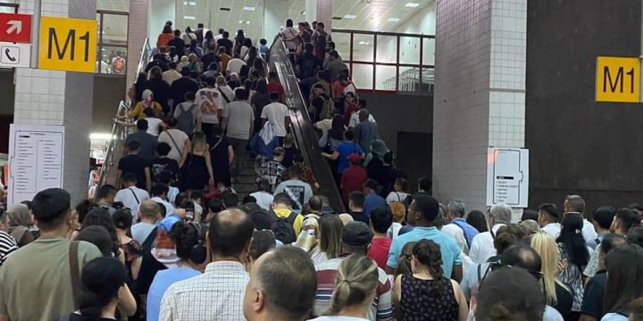 Başkent Metrosunda Aşırı Sıcaktan Kaynaklı Arıza Nedeniyle 4,5 Saat Seferler Yapılamadı