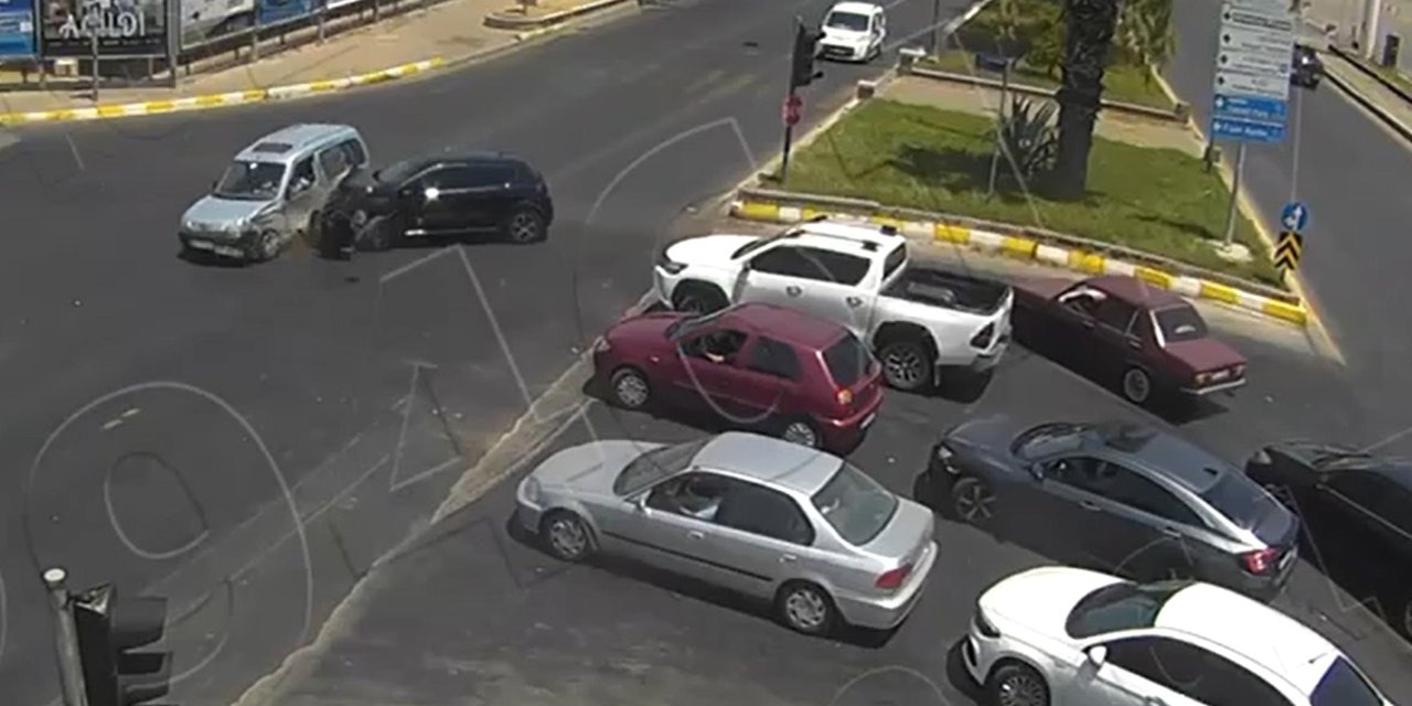 Aydın’da  4 Kişinin Yaralandığı Kaza Kamerada