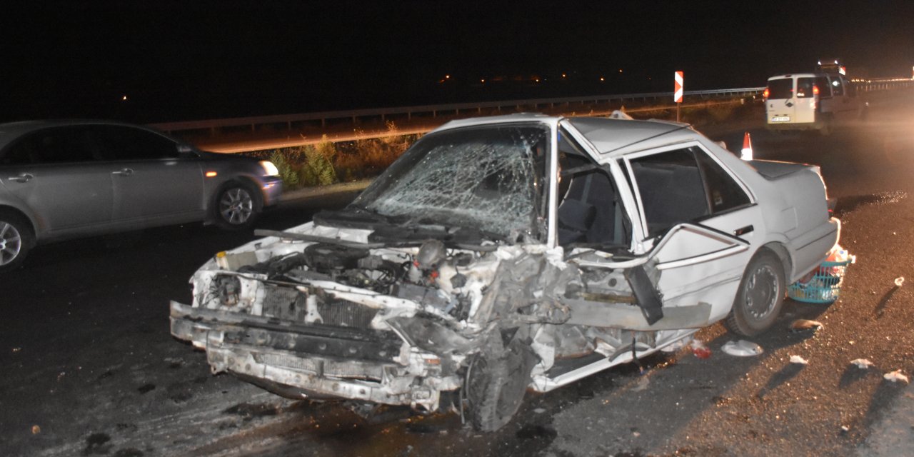 Sivas’ta İki Otomobil Çarpıştı: 6 Yaralı