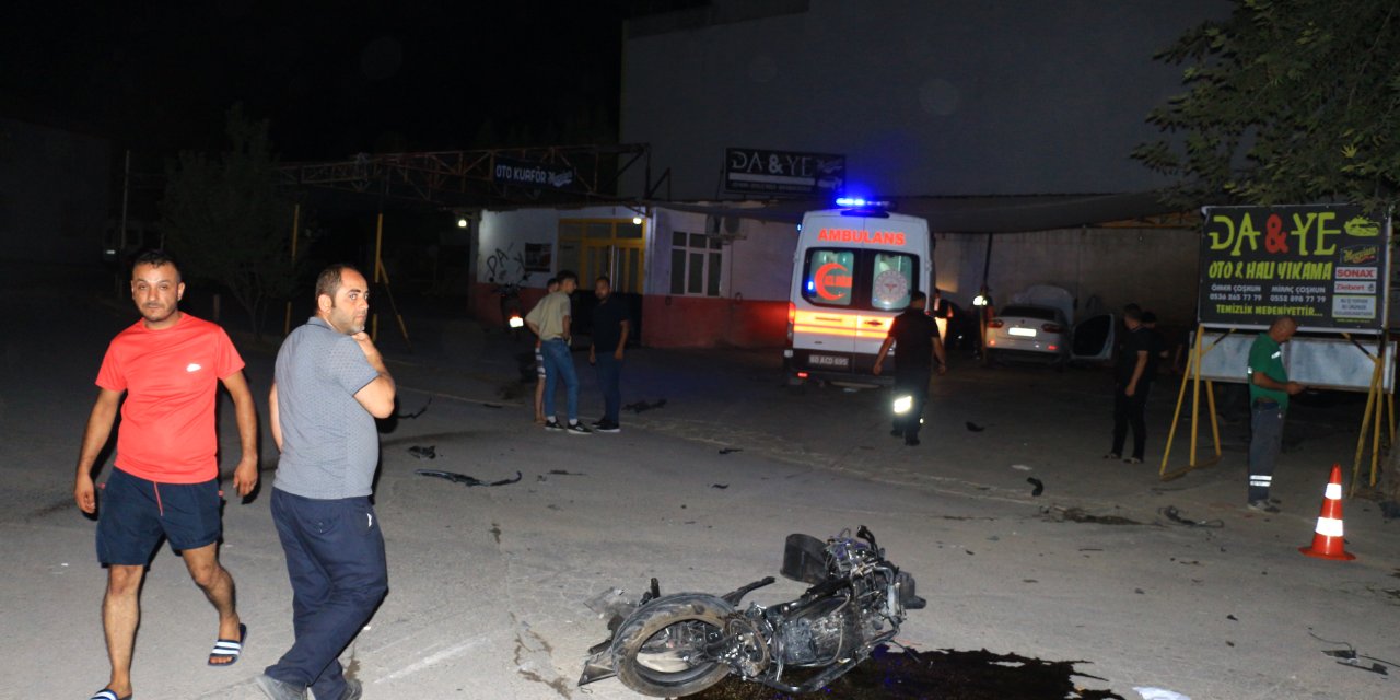 Tokat’ta Otomobil Karşı Şeride Geçip Motosiklete Çarptı: 2 Yaralı