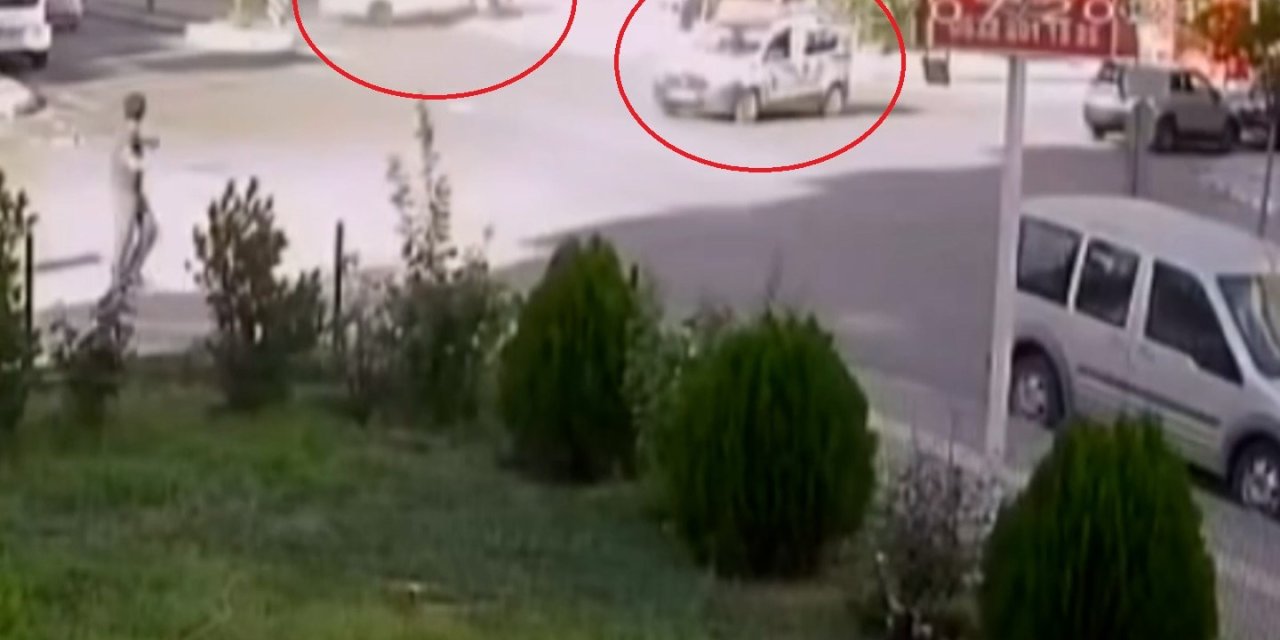 Diyarbakır Kaza Sonrası Savrulan Otomobil Kaldırıma Çıktı; Yaya Son Anda Kurtuldu