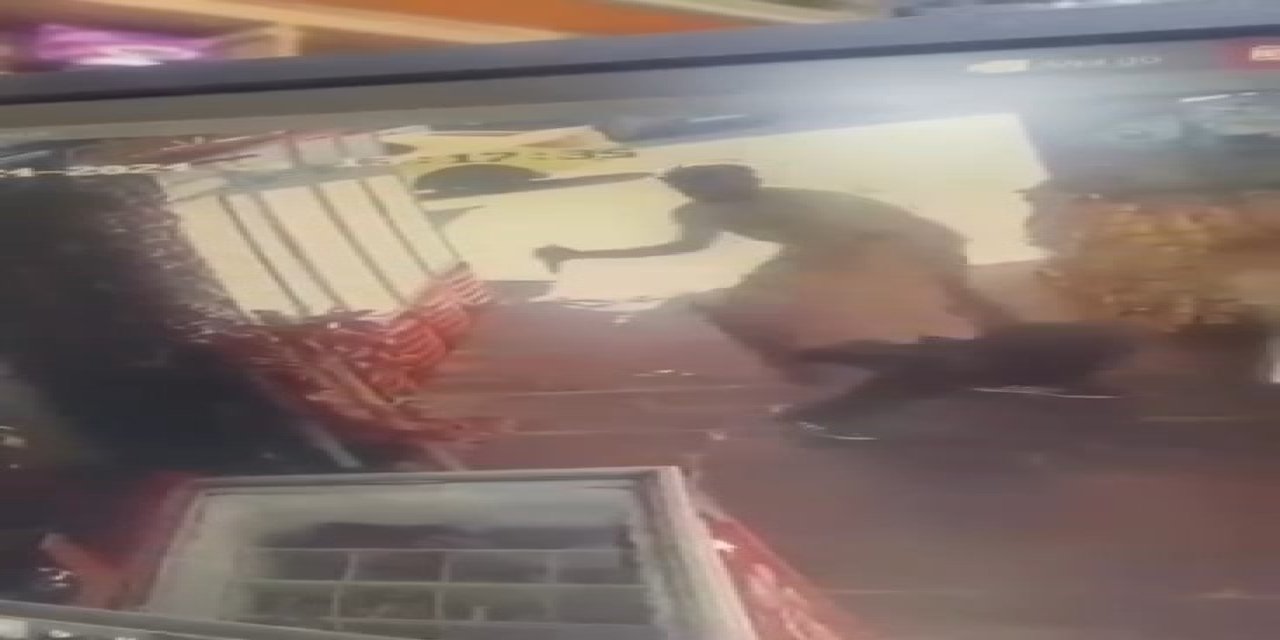 Madde Bağımlısı Sokaktakilere Bıçakla Saldırdı: 2 Ölü, 7 Yaralı