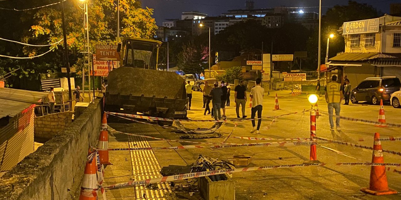 Ankara'da İş Makinası Tır'dan Düştü, Faciadan Dönüldü