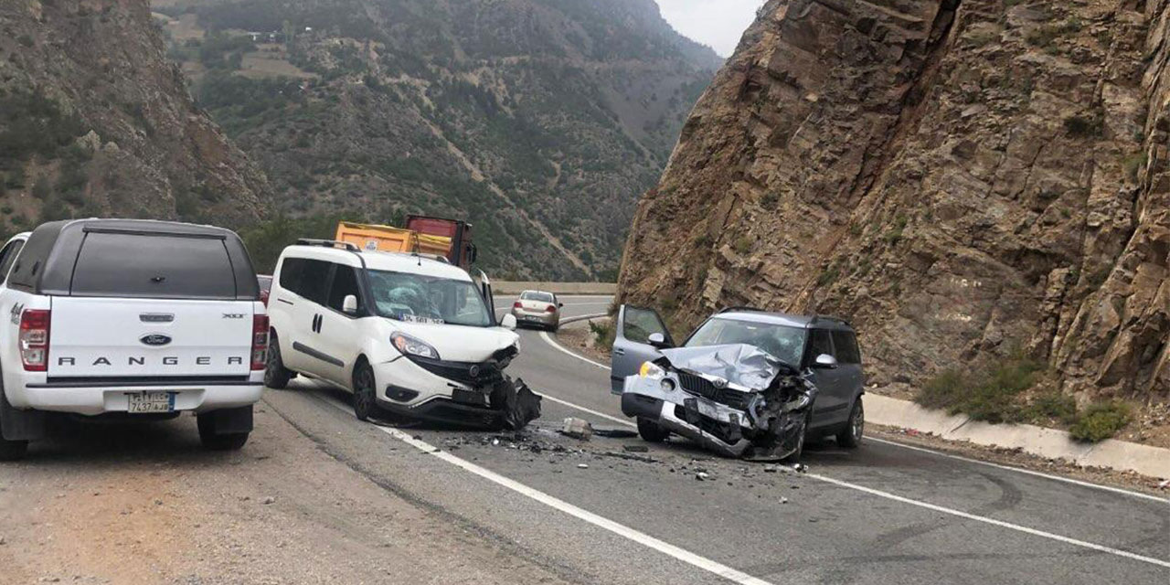 Gümüşhane'de trafik kazasında 4 kişi yaralandı