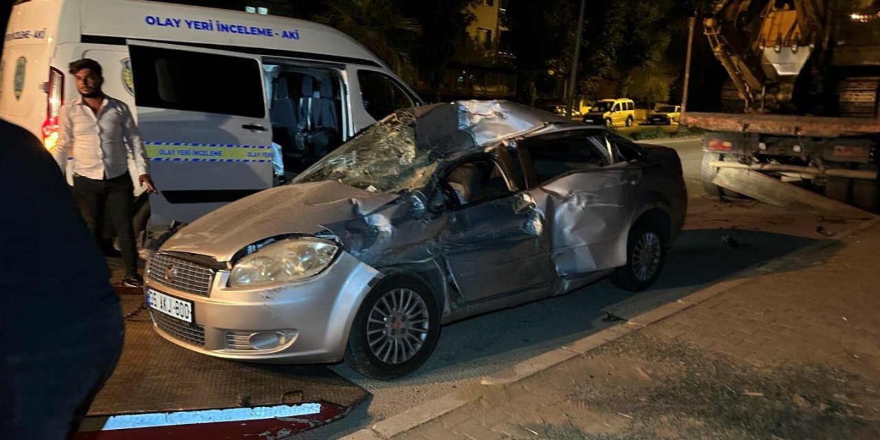 İzmir’de Virajlı Yolda Savrulan Otomobil, Park Halindeki Kamyona Çarptı: 4 Yaralı