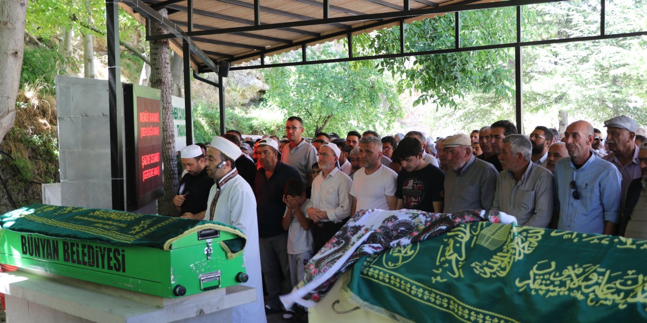 Kazada Ölen Kız Kardeşler, Mezar Ziyaretine Gidiyorlarmış