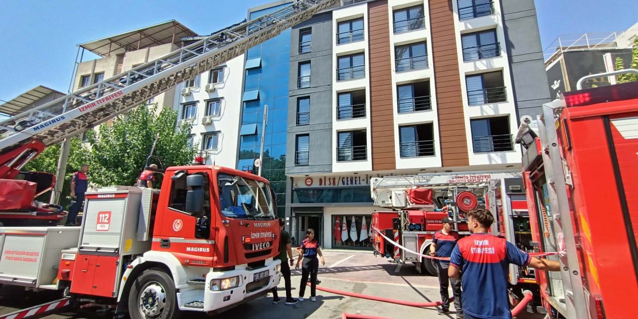 İzmir'de Disk Binasında Yangın: 1 Kişi Dumandan Etkilendi