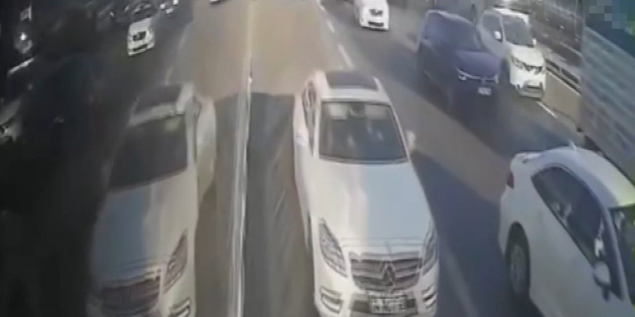 Ümraniye'de Yol Verme Tartışması: Sürücü Yolcu Otobüsünün Önünü Kesti