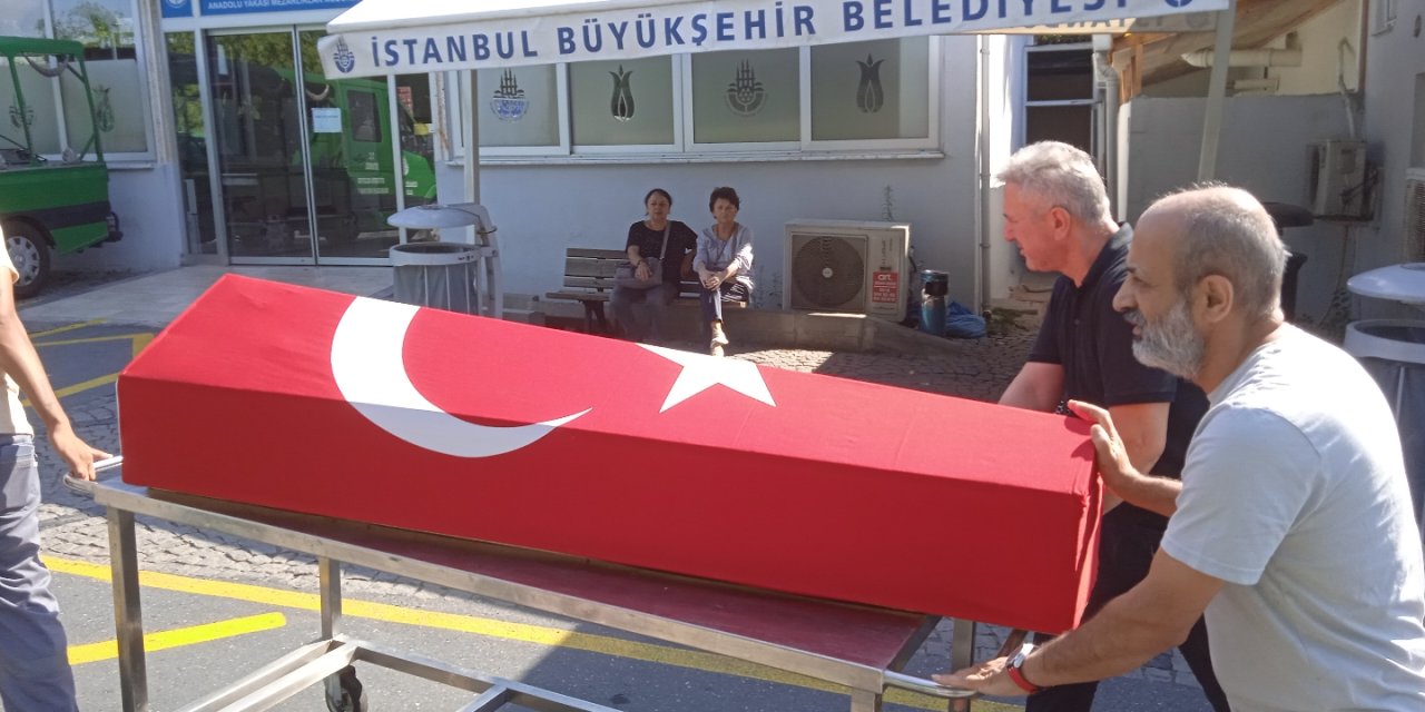 İstanbul- Oyuncu Kenan Işık'ın Cenazesi Gasilhaneden Alındı