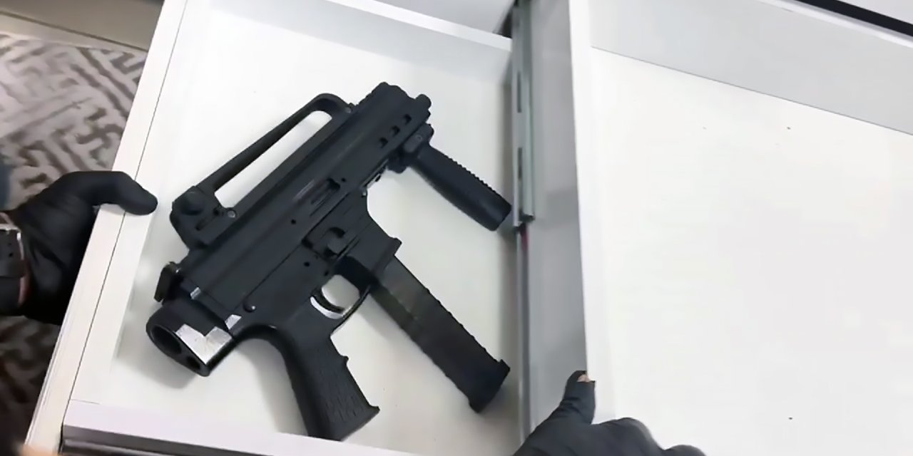 Adana Gardıroptan Hafif Makineli Tüfek Çıktı