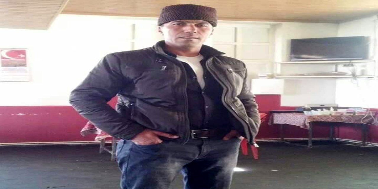 Tartıştığı Kızı, Göğsünden Bıçaklayıp Öldürdü