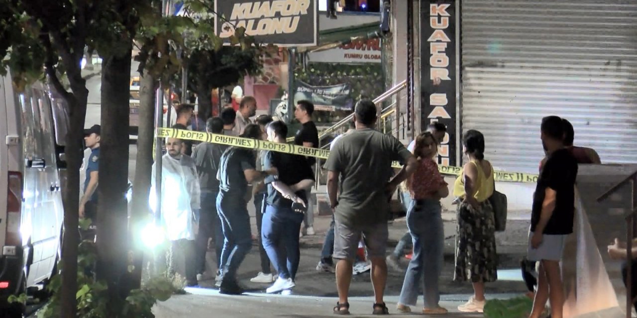 Sultangazi'de Kuaför Salonuna İki Gün Arayla 2 Saldırı; Silahla Ateş Açıp, Patlayıcı Madde Attılar