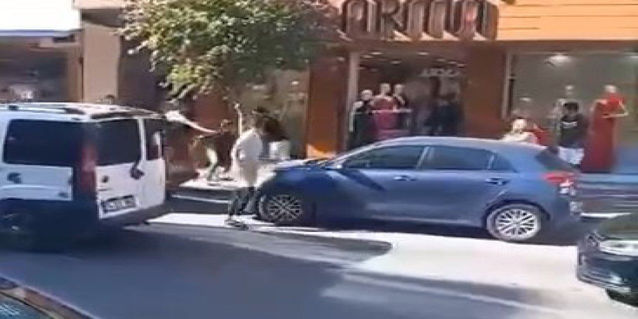 İstanbul- Avcılar'da Sopalı Yumruklu Trafik Kavgası