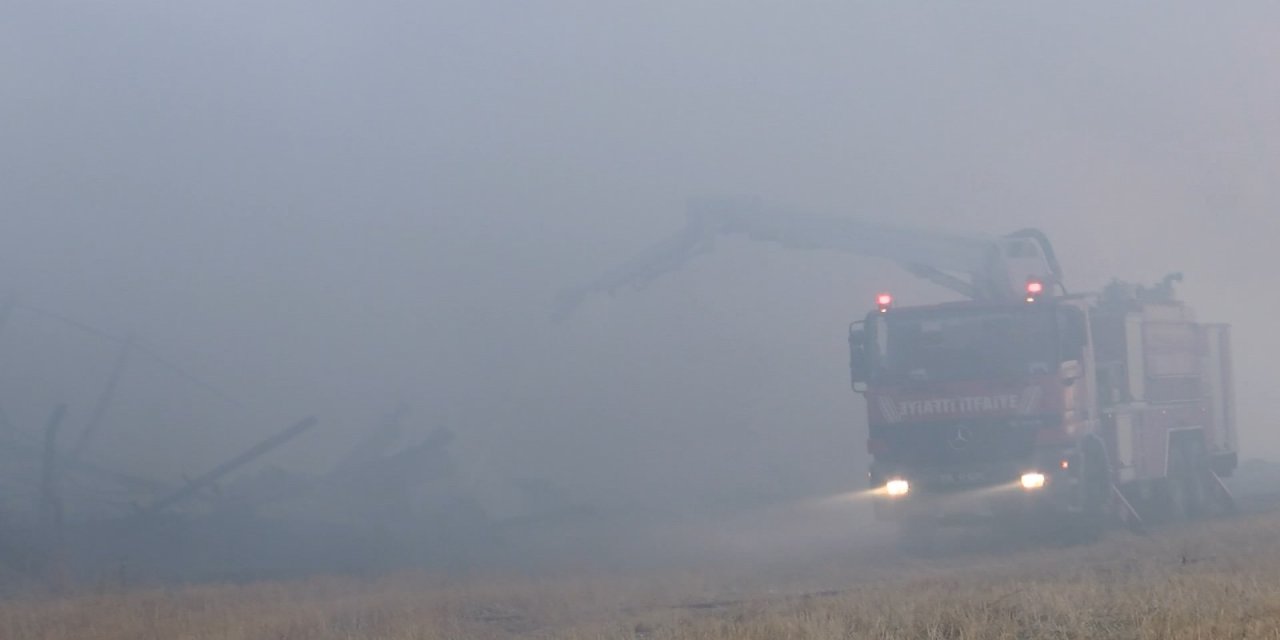 İstanbul - Avcılar'da Elektrik Panosu Üreten İş Yerindeki Yangın Kontrol Altına Alındı (Drone Ve Gündüz Görüntüleriyle)