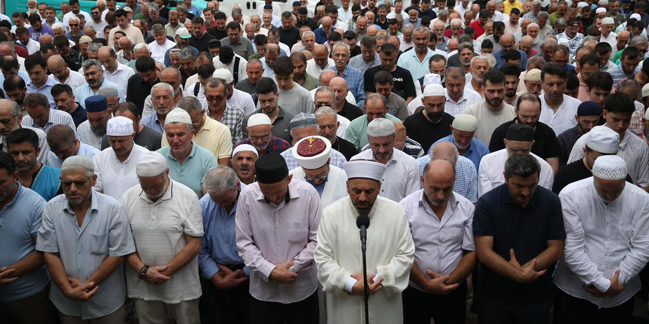 Rize’de Heniyye için gıyabi cenaze namazı kılındı