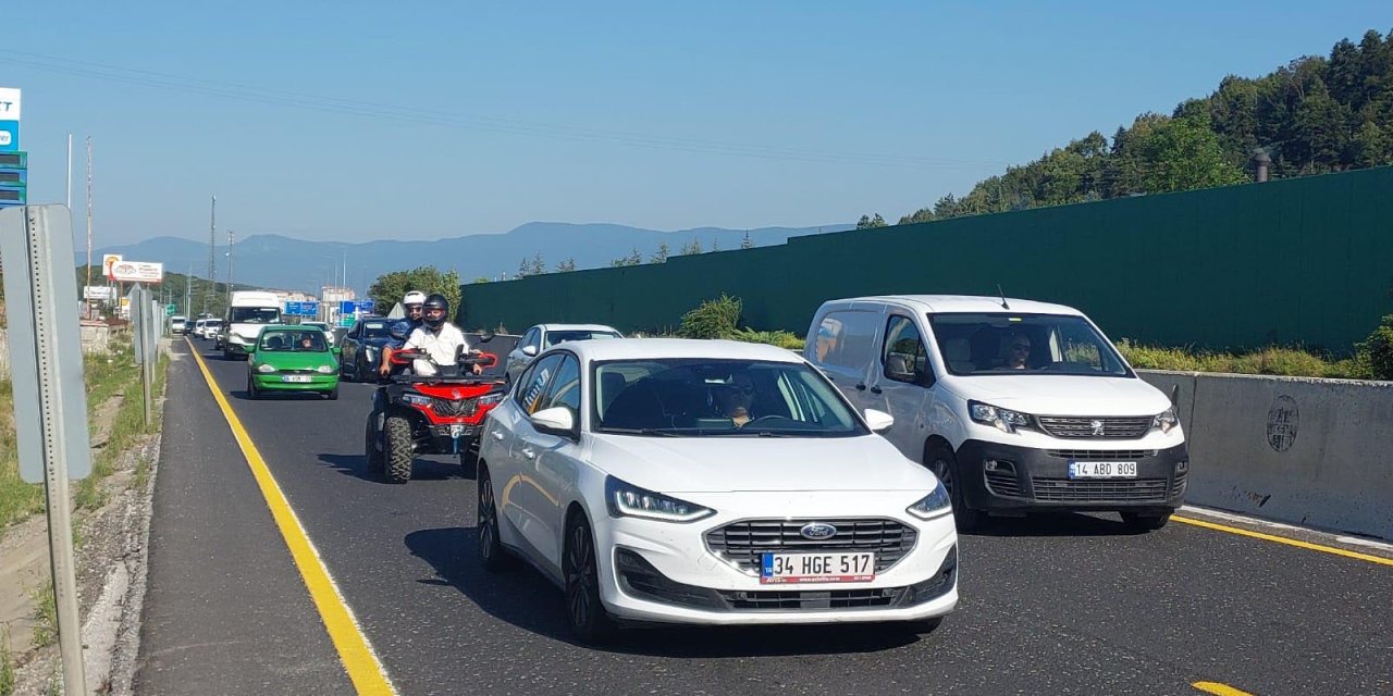 Bolu Dağı Tüneli’nin Kapanmasıyla Otoyol Ve D-100 Geçişinde Araç Yoğunluğu Oluştu