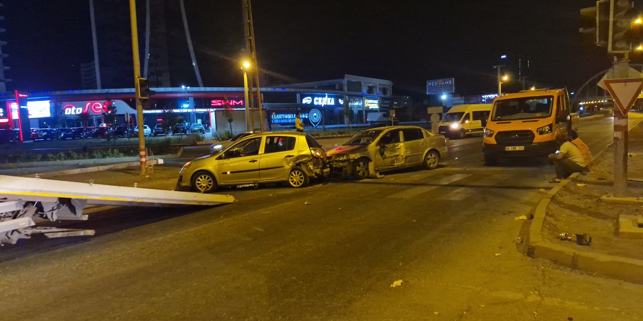 Diyarbakır'da 3 Otomobil Çarpıştı: 7 Yaralı