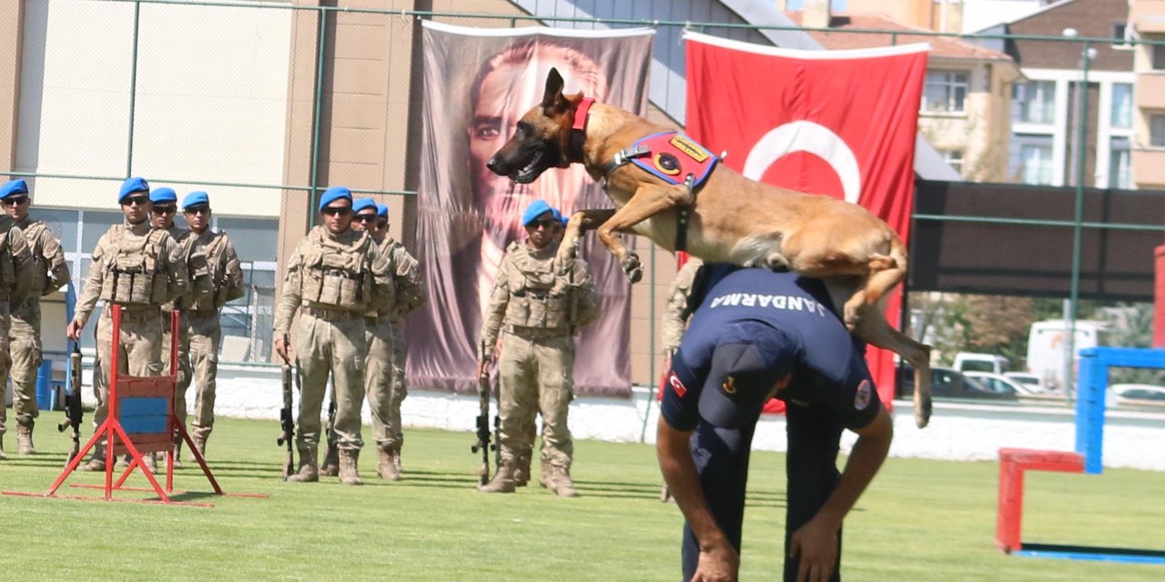 Jakem'in Eğitimli Köpeği 'nefes'in Gösterisi İlgiyle İzlendi