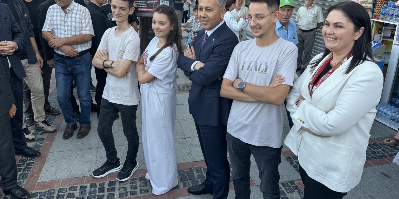 Bakan Yerlikaya, Edirne'de Haniye İçin Kılınan Gıyabi Cenaze Namazına Katıldı (2)