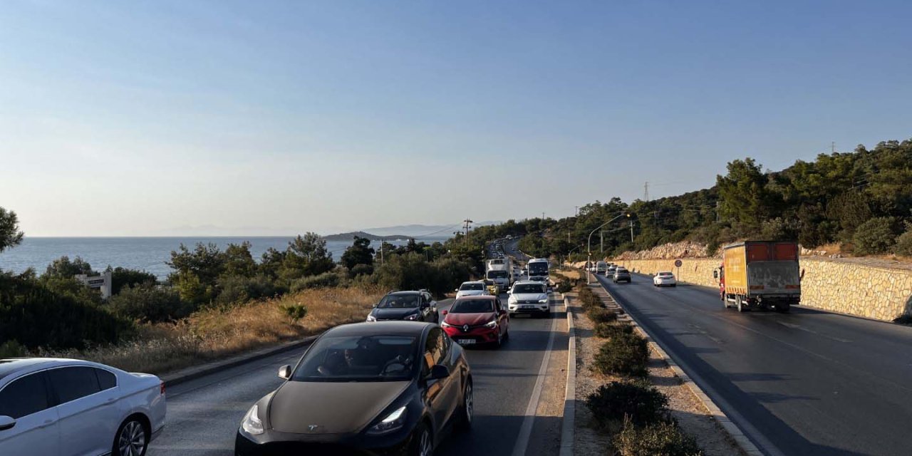 Bodrum'a Tatilci Akını; Araç Yoğunluğu Dronla Görüntülendi