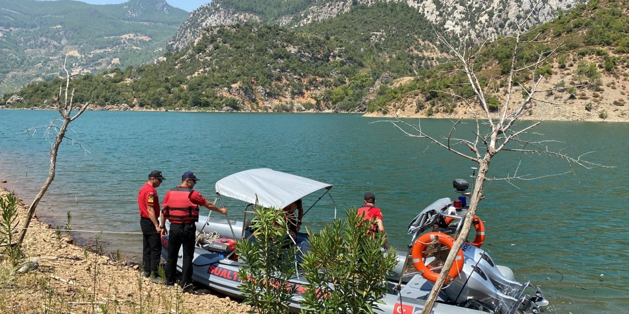 Suya Batan Helikopterin Enkazı, Balon Sistemiyle Çıkarılacak