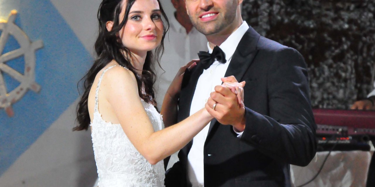 Manisa 10 Yıl Sonra Sosyal Medyada Rastladığı Hollandalı Sınıf Arkadaşıyla Evlendi