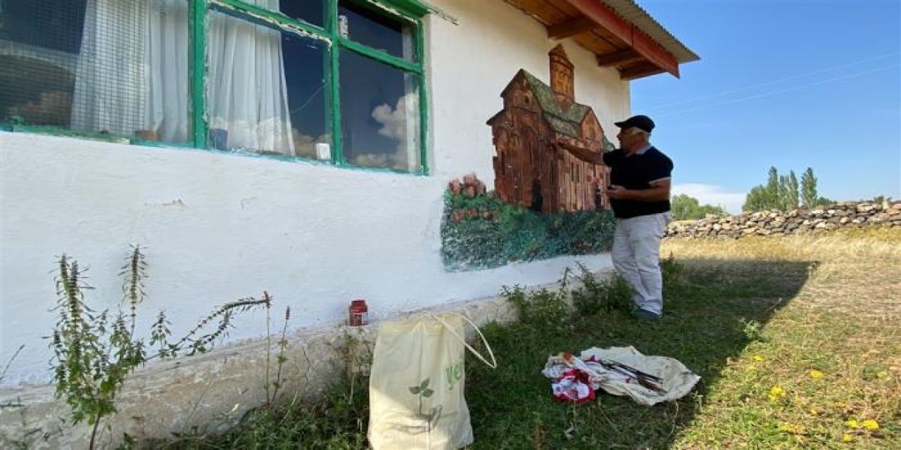 Ani Ören Yeri'ndeki Yapıları Evinin Duvarına Çizdi