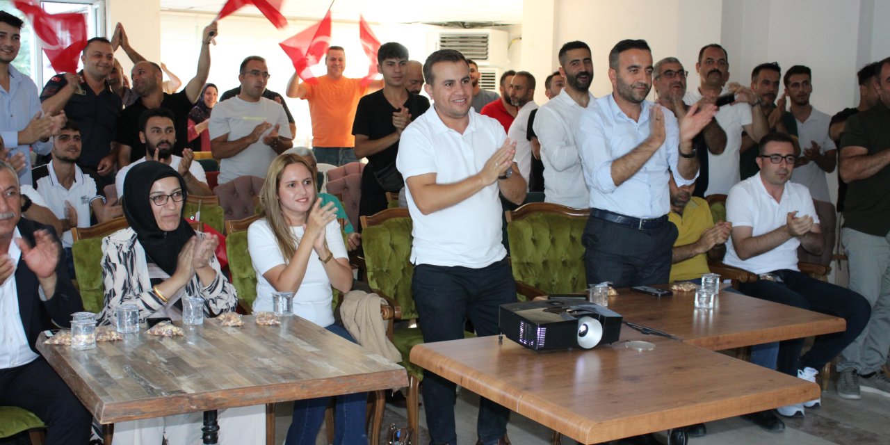 Milli Boksör Hatice Akbaş'ın Yarı Final Müsabakası Memleketinde Takip Edildi