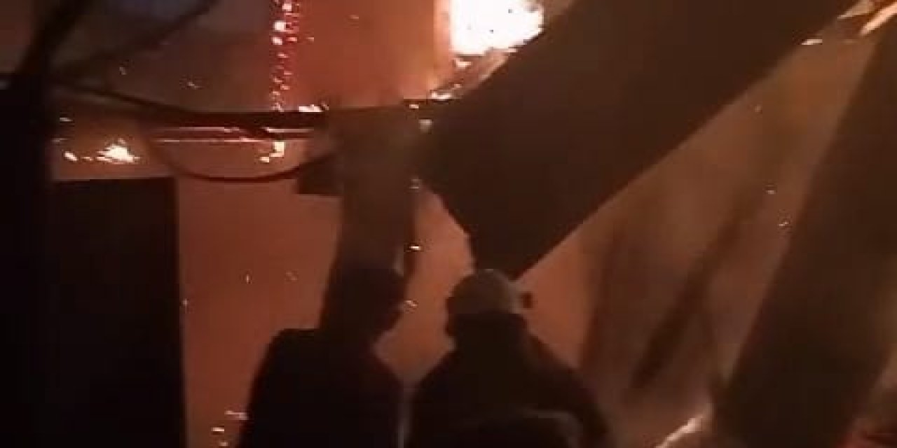 Bursa’da Yangına Müdahale Eden İtfaiyecilere Mahalleli Saldırdı, Jandarma Uyarı Ateşi Açtı