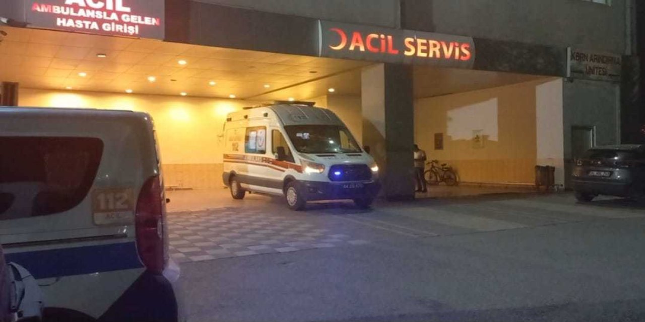 Malatya'da, Minibüs Kamyonete Çarptı: 10 Yaralı