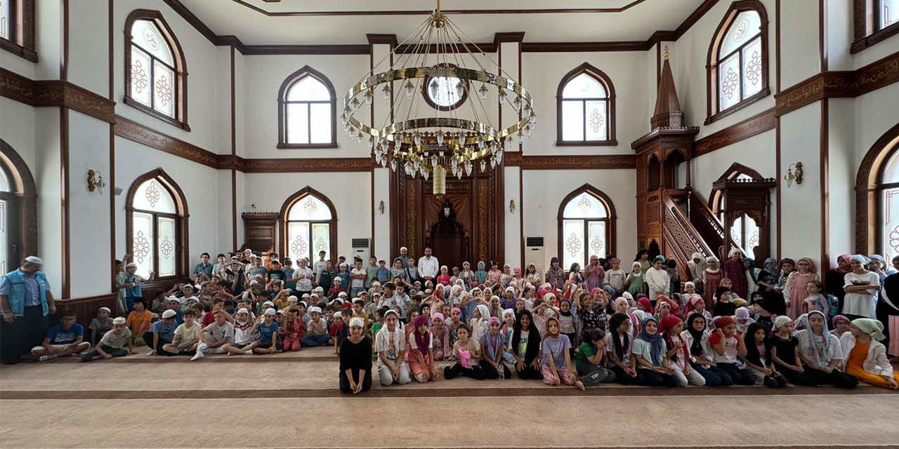 Yaz Kur'an Kursu Öğrencilerinden Filistin'e Duanın Güçlü Sesi