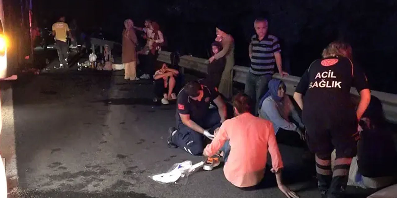 Düzce'de yolcu otobüsü, TIR'a çarptı: 25 yaralı